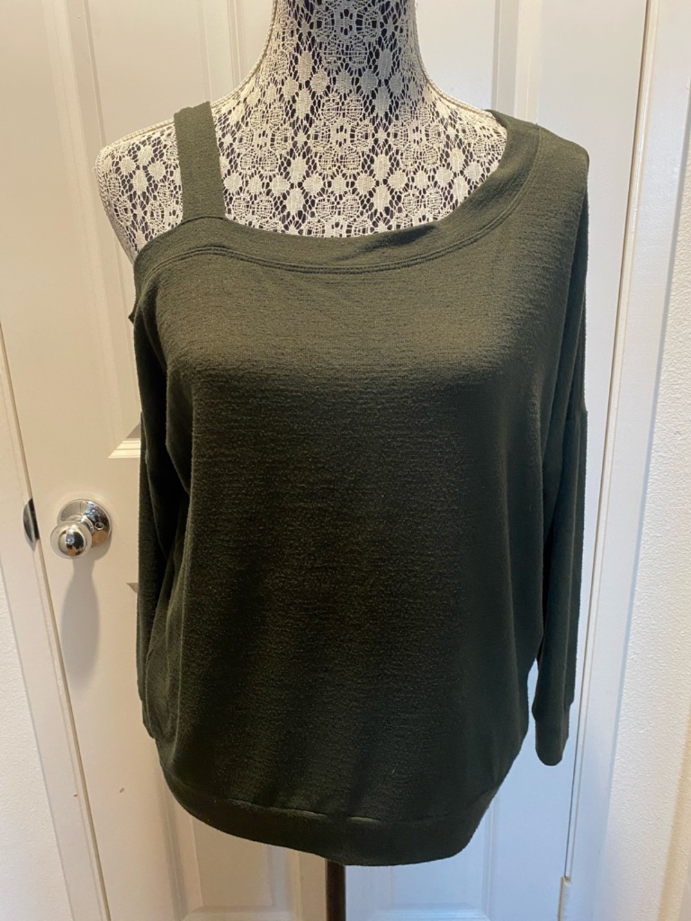 Market & Spruce Olive Green Cold-Shoulder Knit Top